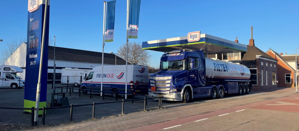 Fieten Olie tankstation aan de Dr. Harm Brouwerstraat D39/40 in Nieuwe Pekela